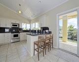 Kitchen w/ Breakfast bar