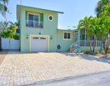 Front Exterior view 1